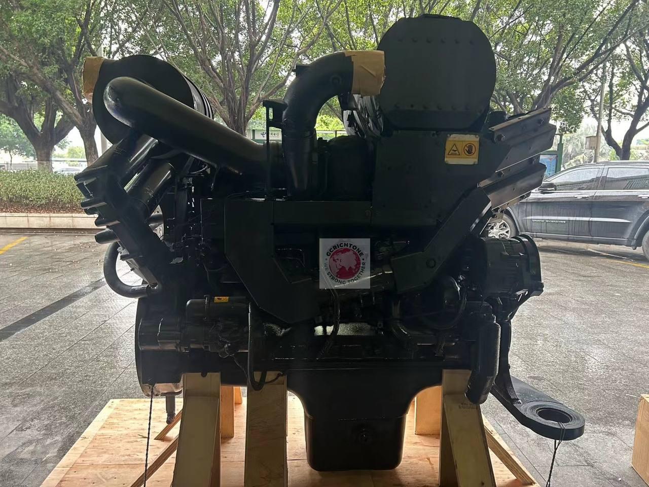 Дизельный двигатель Komatsu SAA6D140E-5